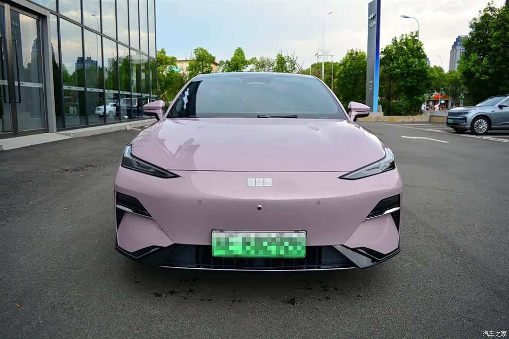 Geely E8, 2025 2