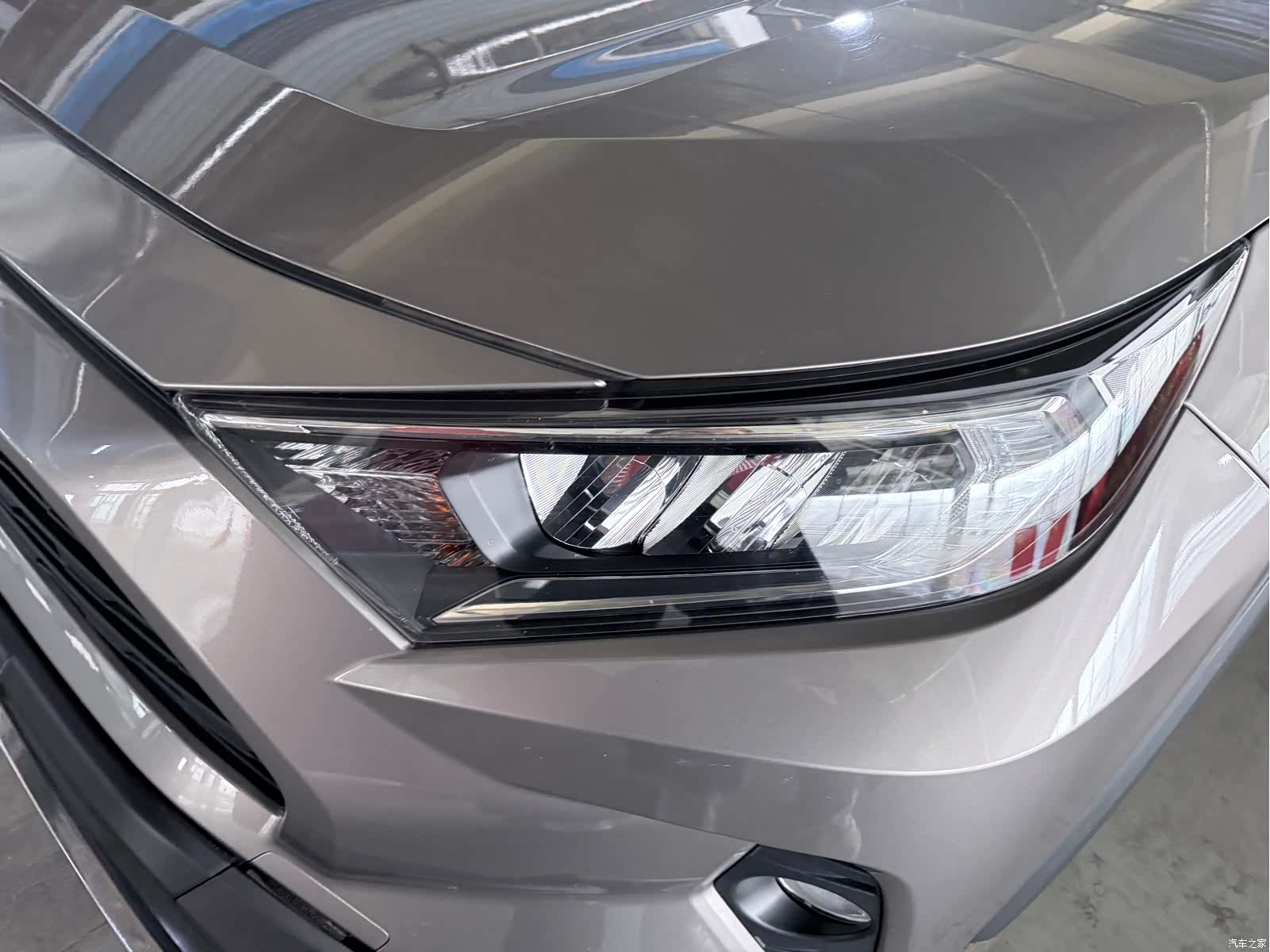 Toyota RAV4, 2020 4