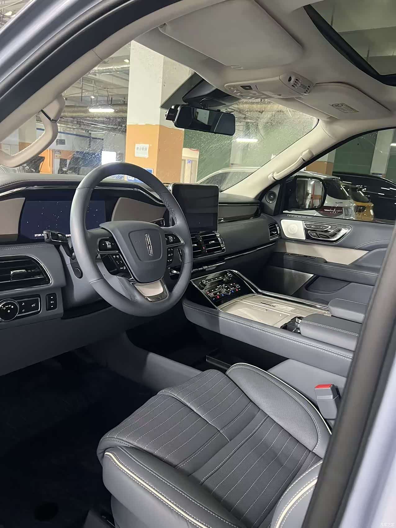 Lincoln Navigator, 2021 все фото