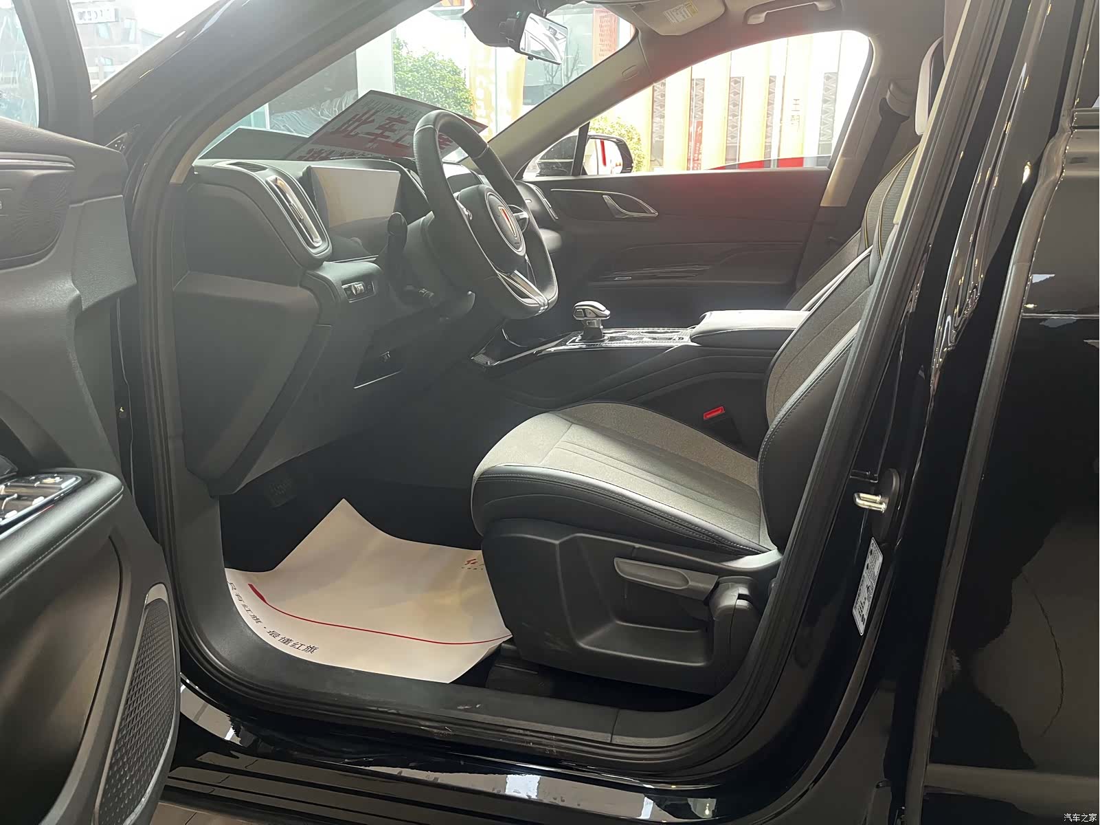 Hongqi HS3, 2025 8