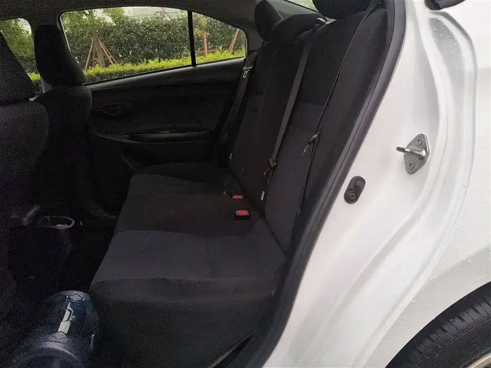 Toyota YARiS L to enjoy