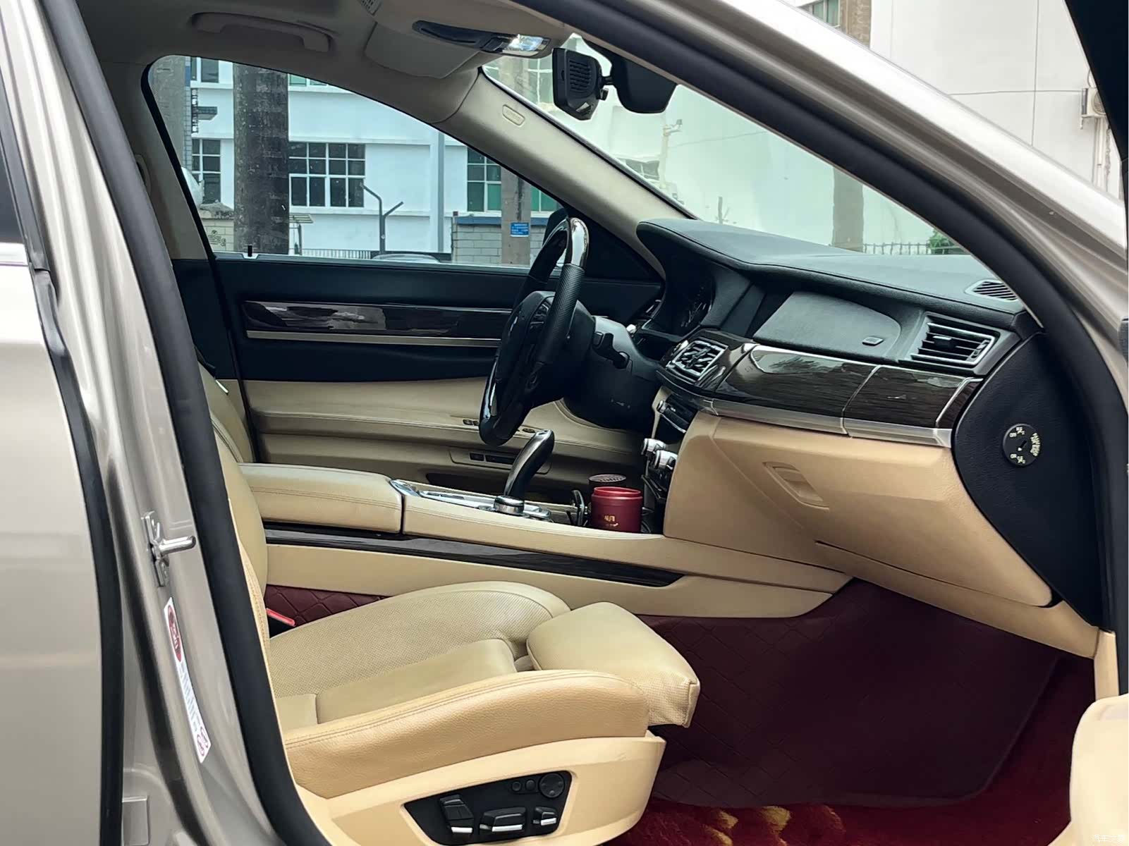BMW 7 Series, 2011 11