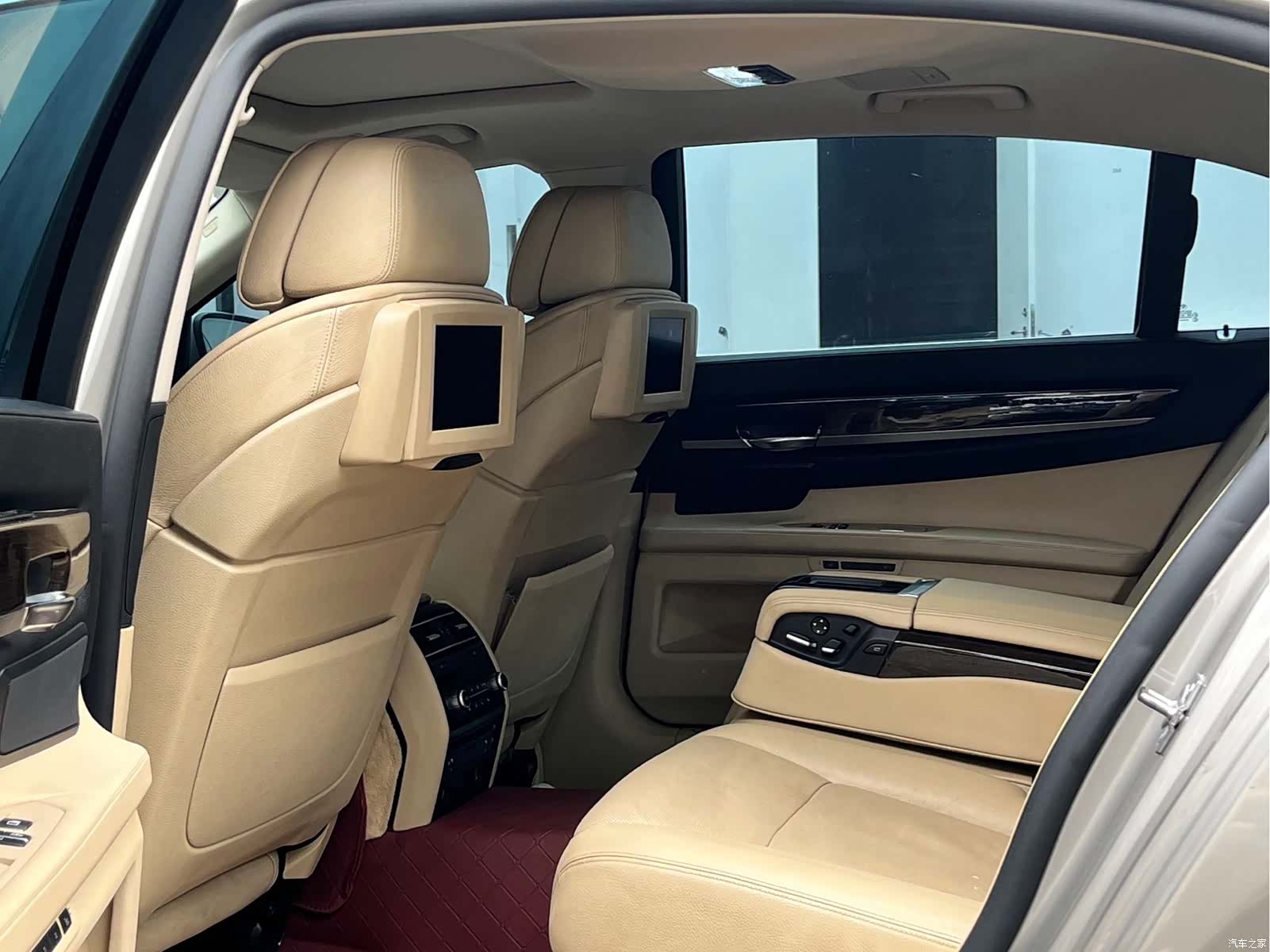 BMW 7 Series, 2011 все фото