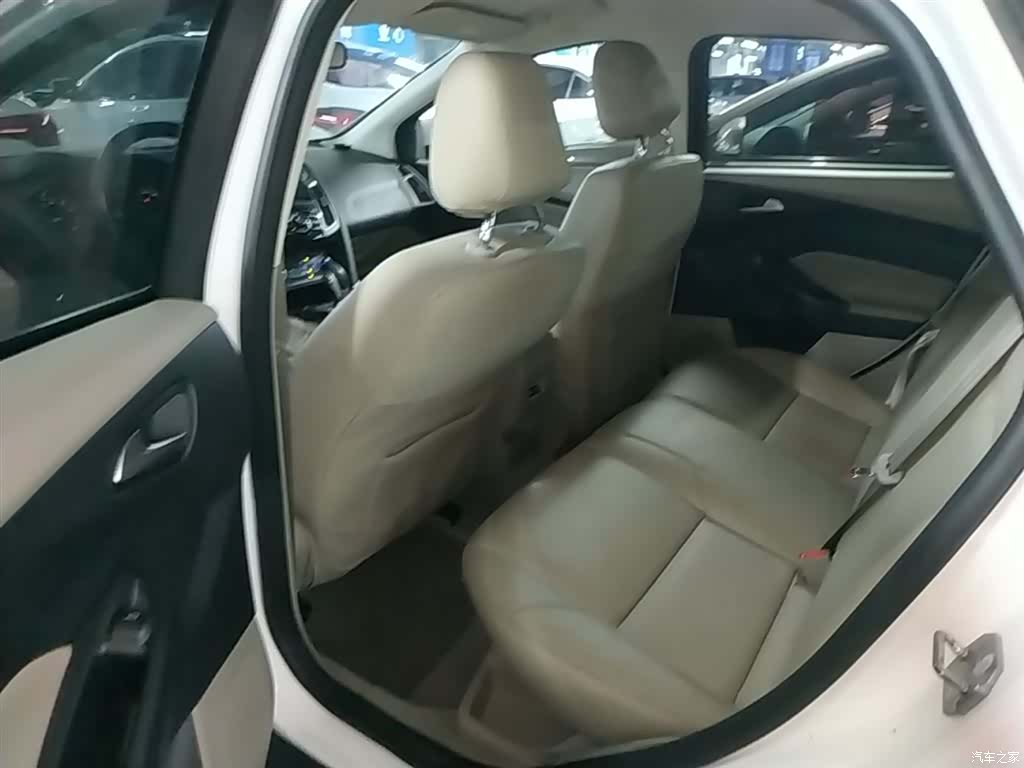 Ford Focus, 2015 17