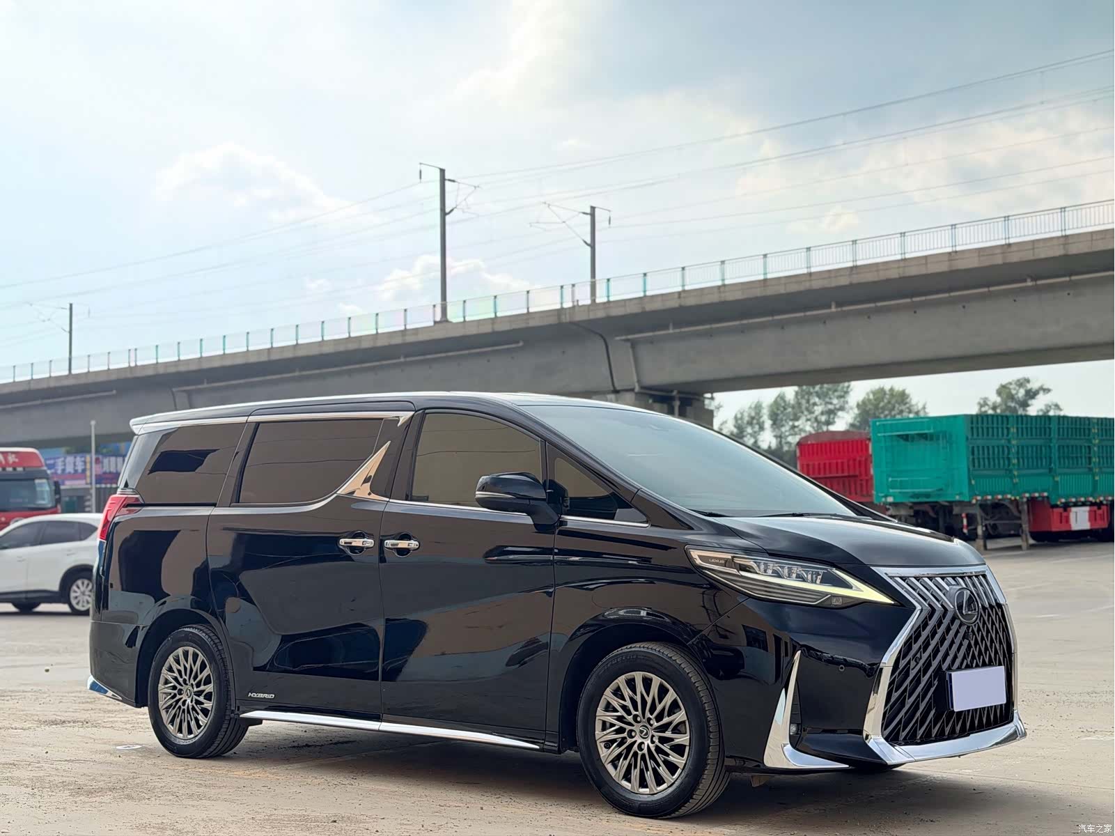 Lexus LM, 2021 3