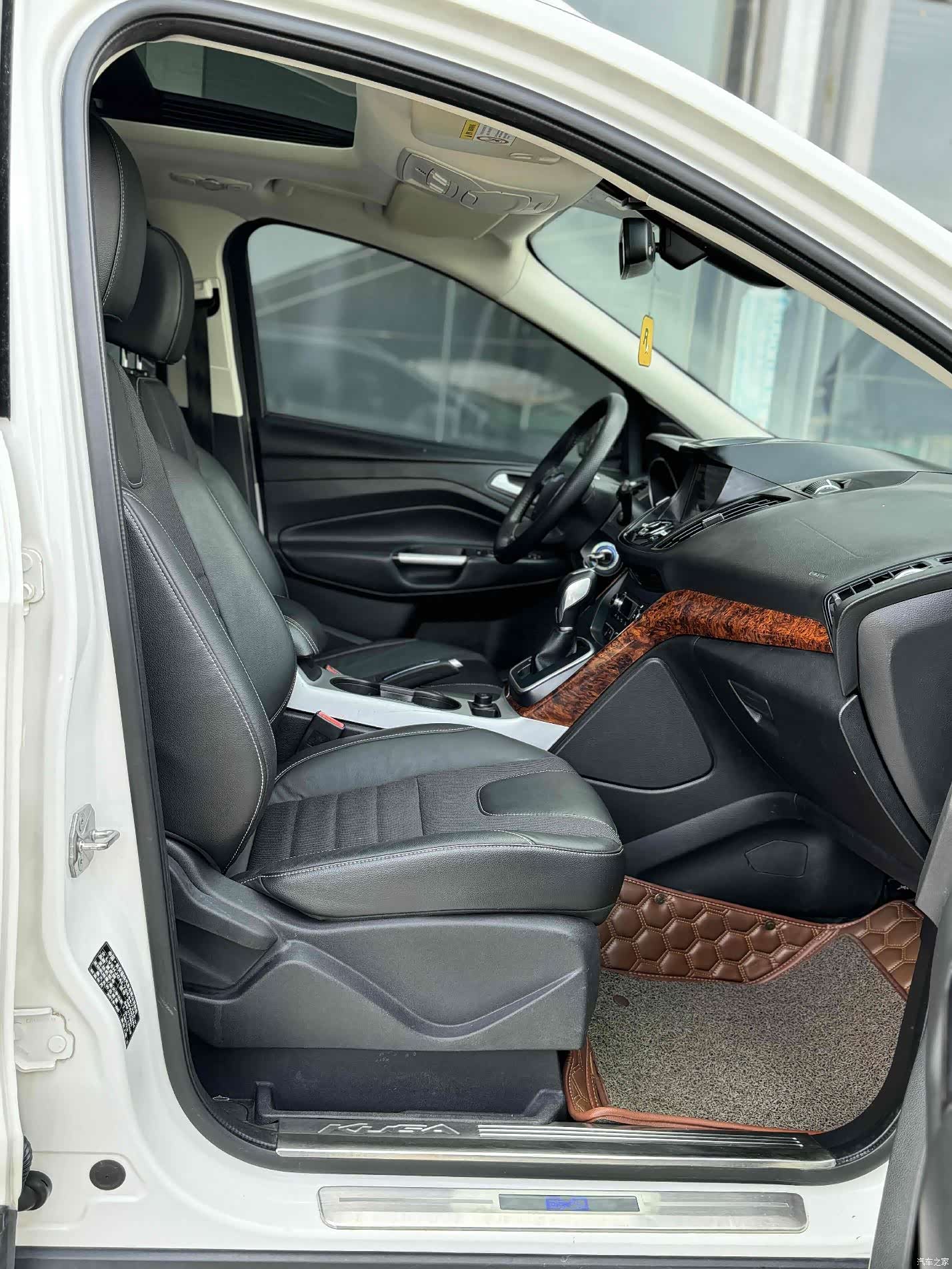 Ford Kuga, 2016 10