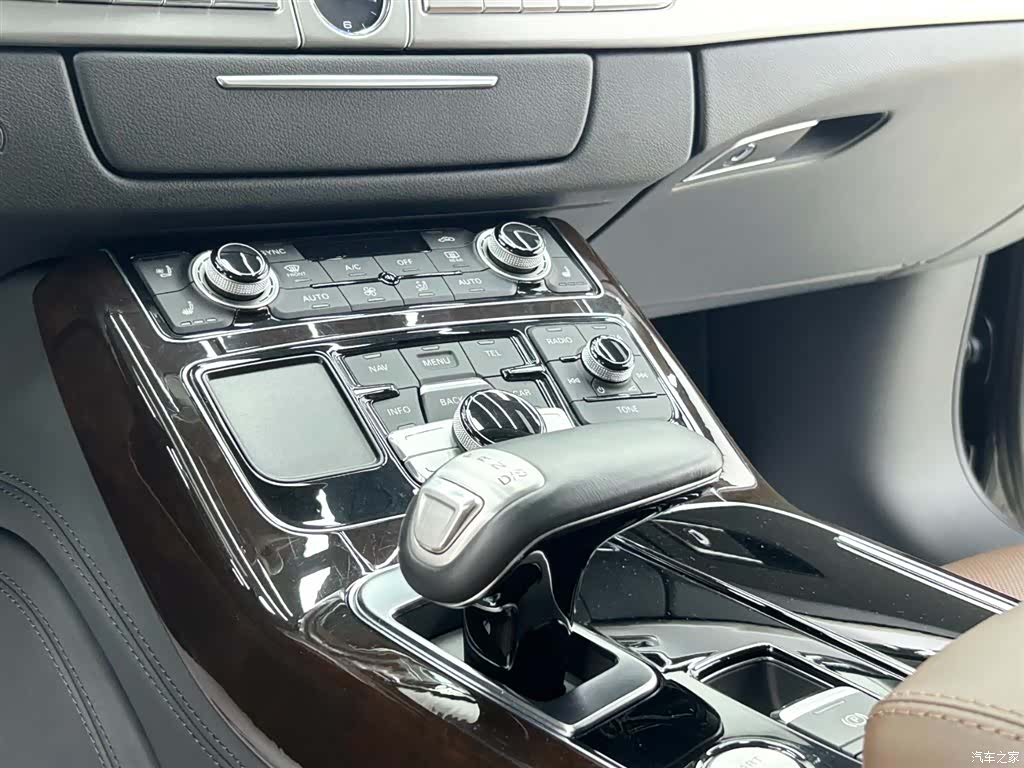 Audi A8L, 2015 11