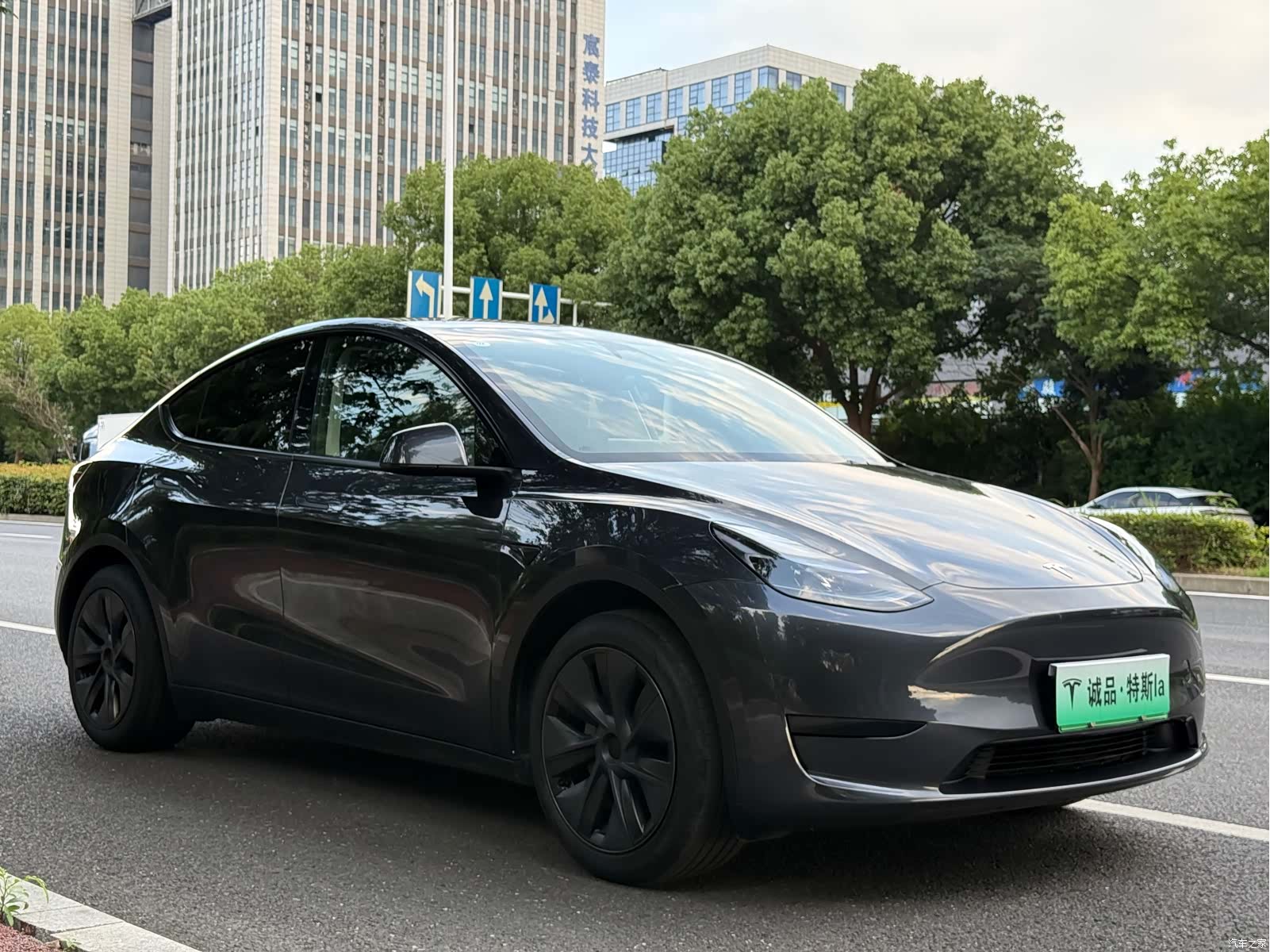 Tesla Model Y, 2025 7