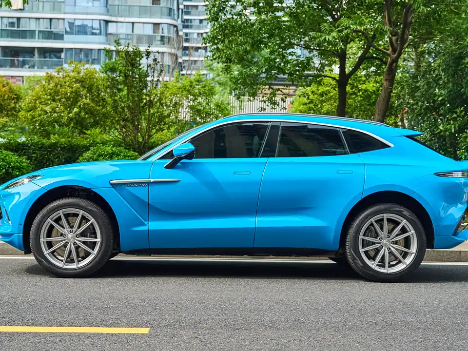 Aston Martin DBX