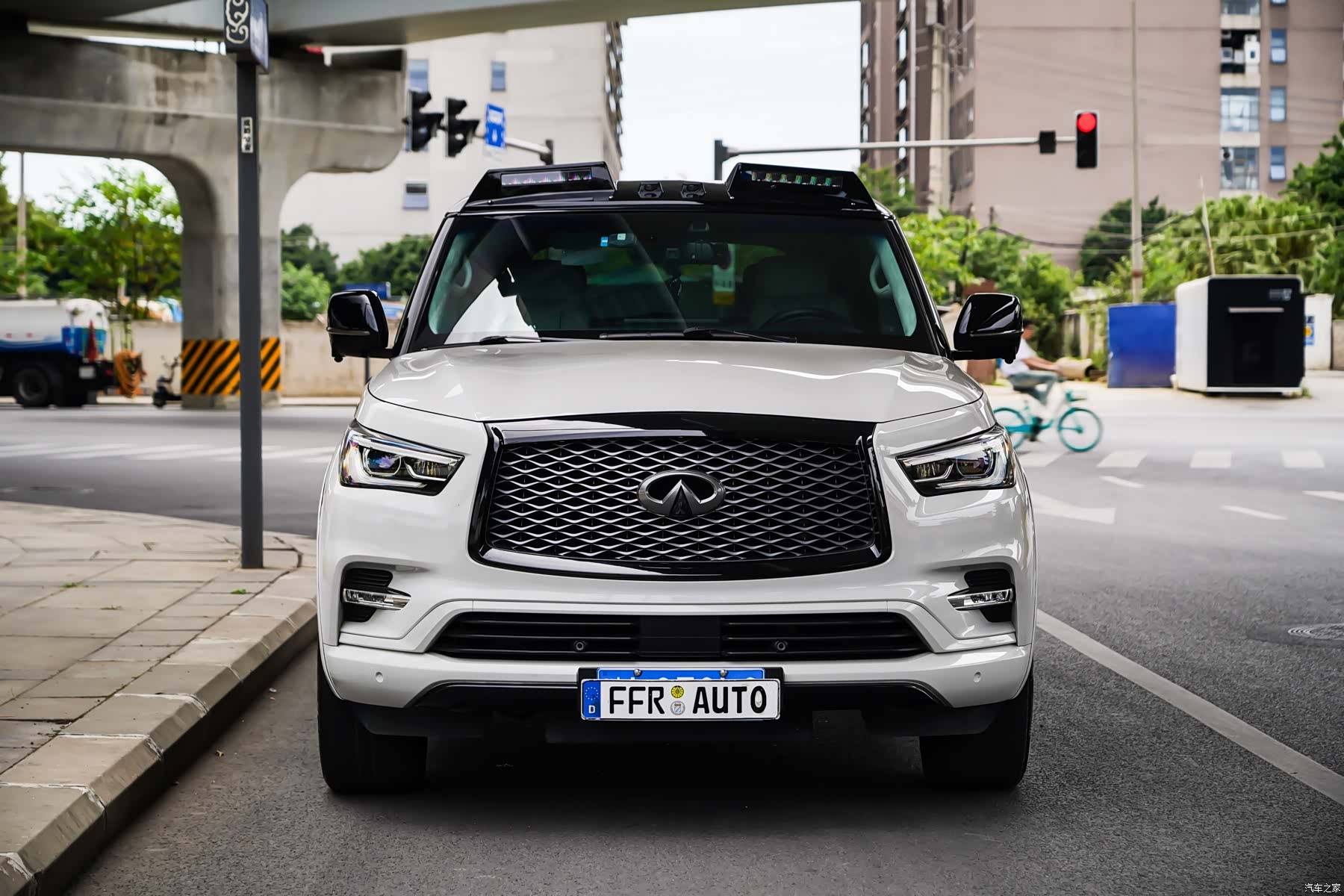 Infiniti QX80, 2016 7