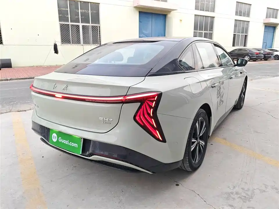 Hongqi EH7