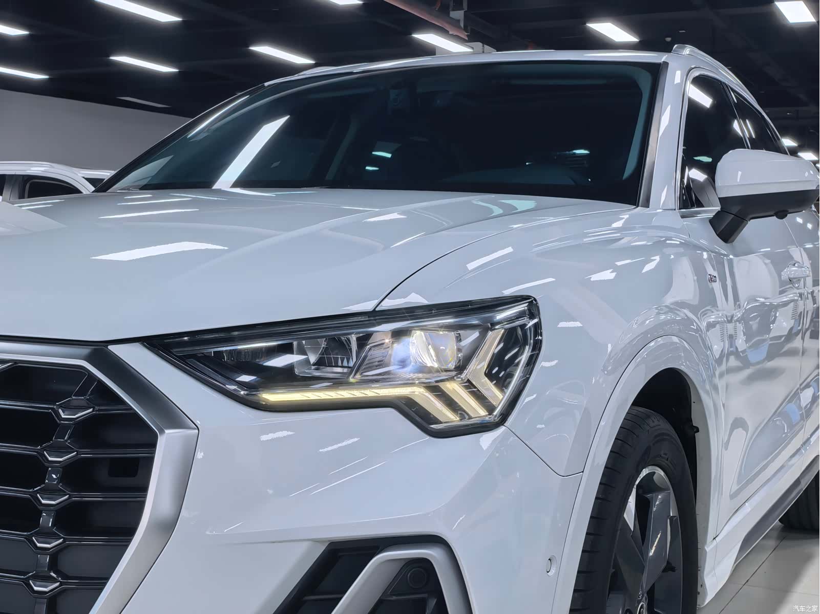 Audi Q3, 2023 4