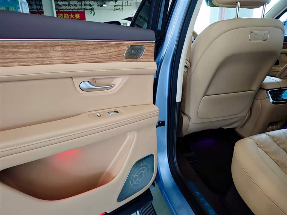 AITO Ask the world M7