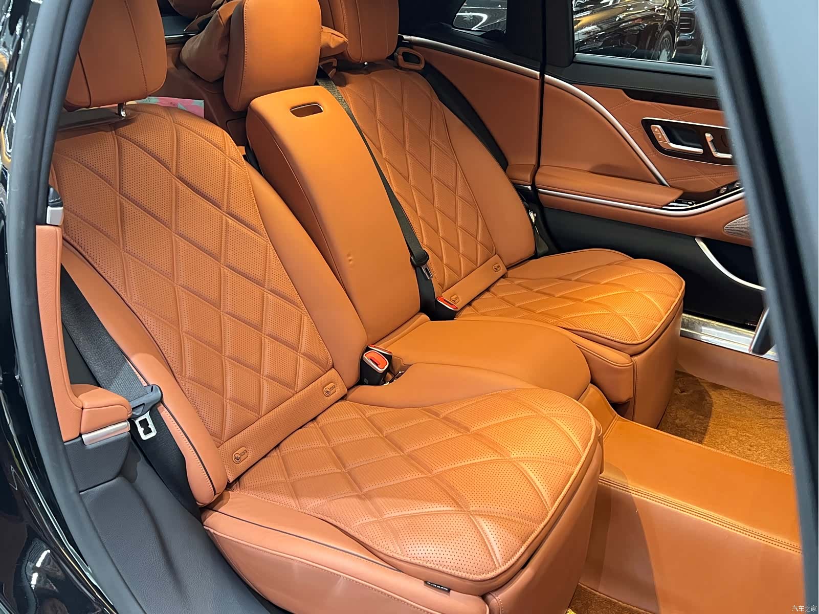 Maybach S-Class, 2023 12