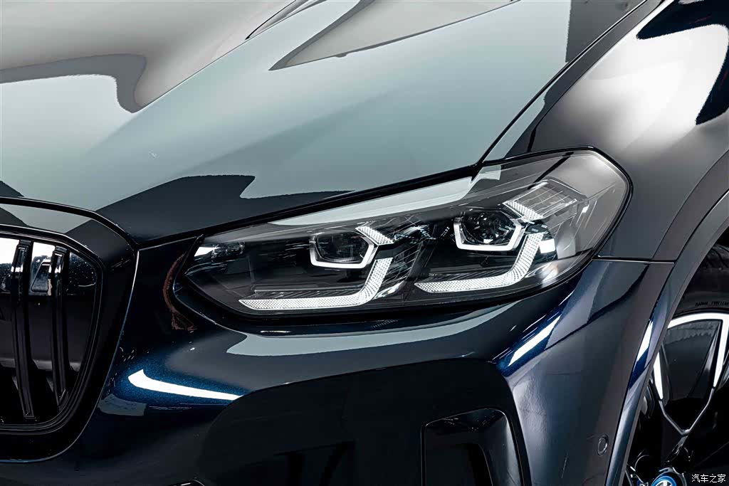 BMW iX3, 2024 4
