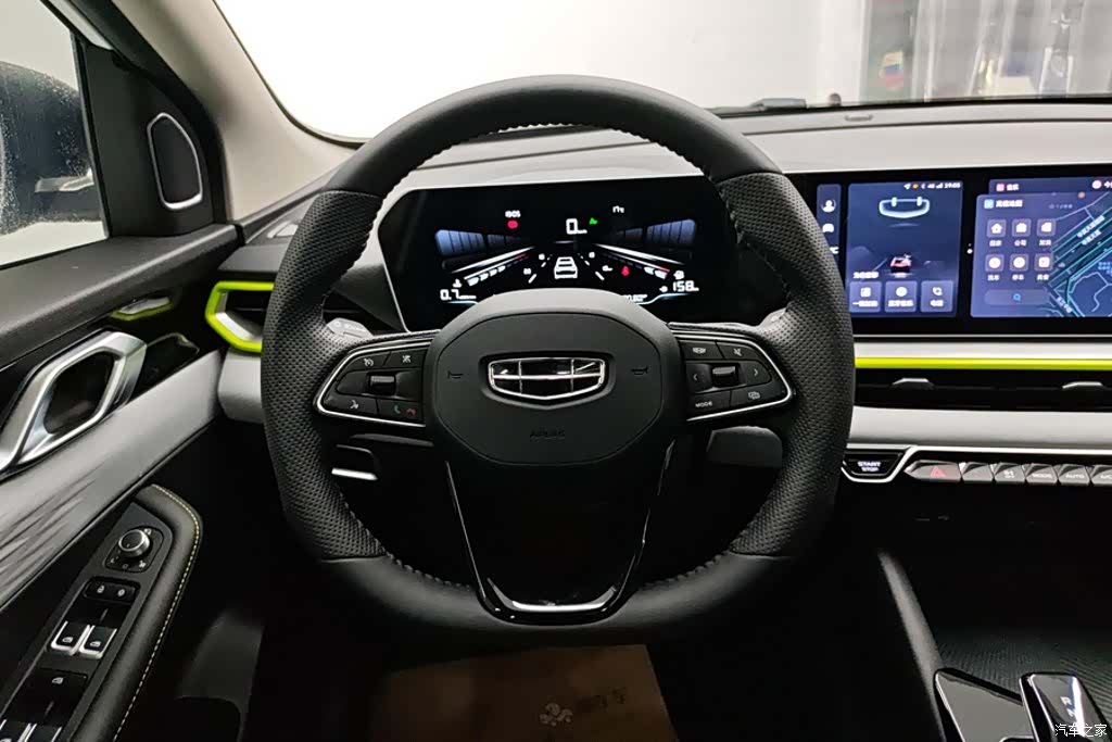 Geely Coolray, 2022 15