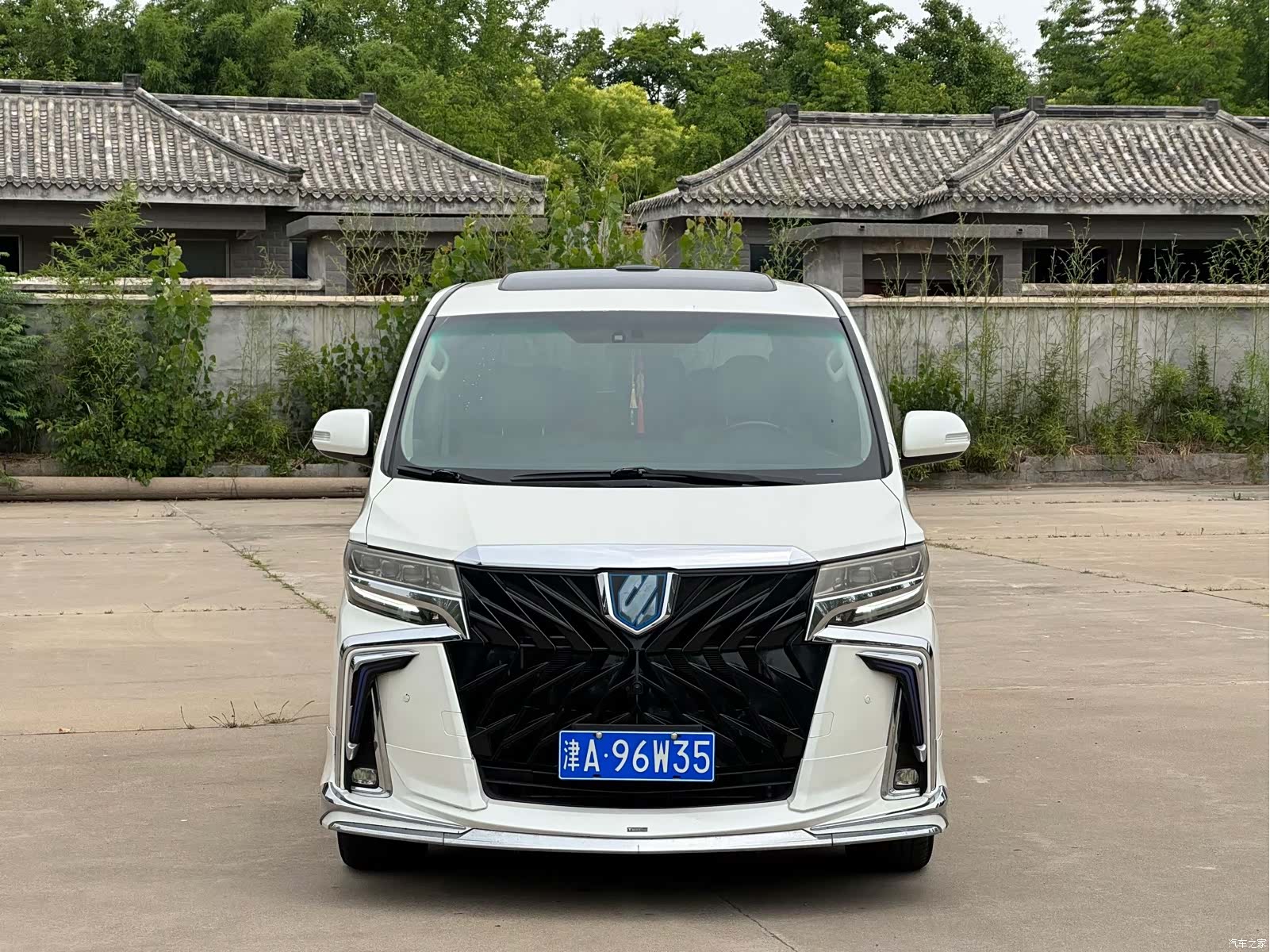 Toyota Alphard, 2011 2