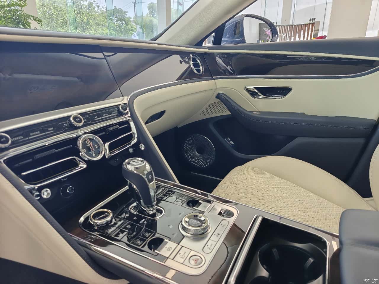 Bentley Flying Spur, 2022 10
