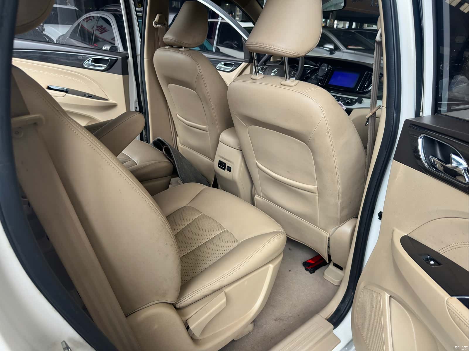 Wuling 730, 2016 18