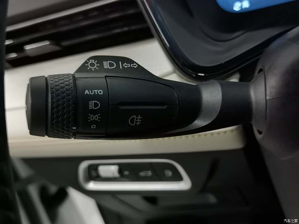Geely Emgrand, 2023 21