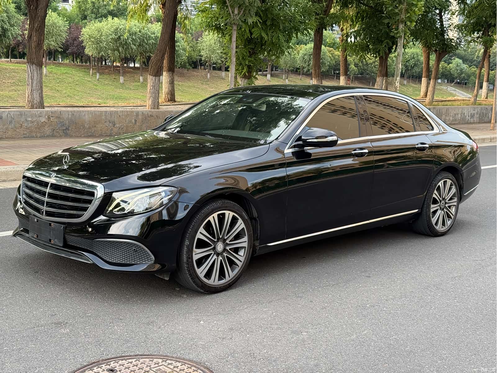 Mercedes-Benz E-Class, 2016 1