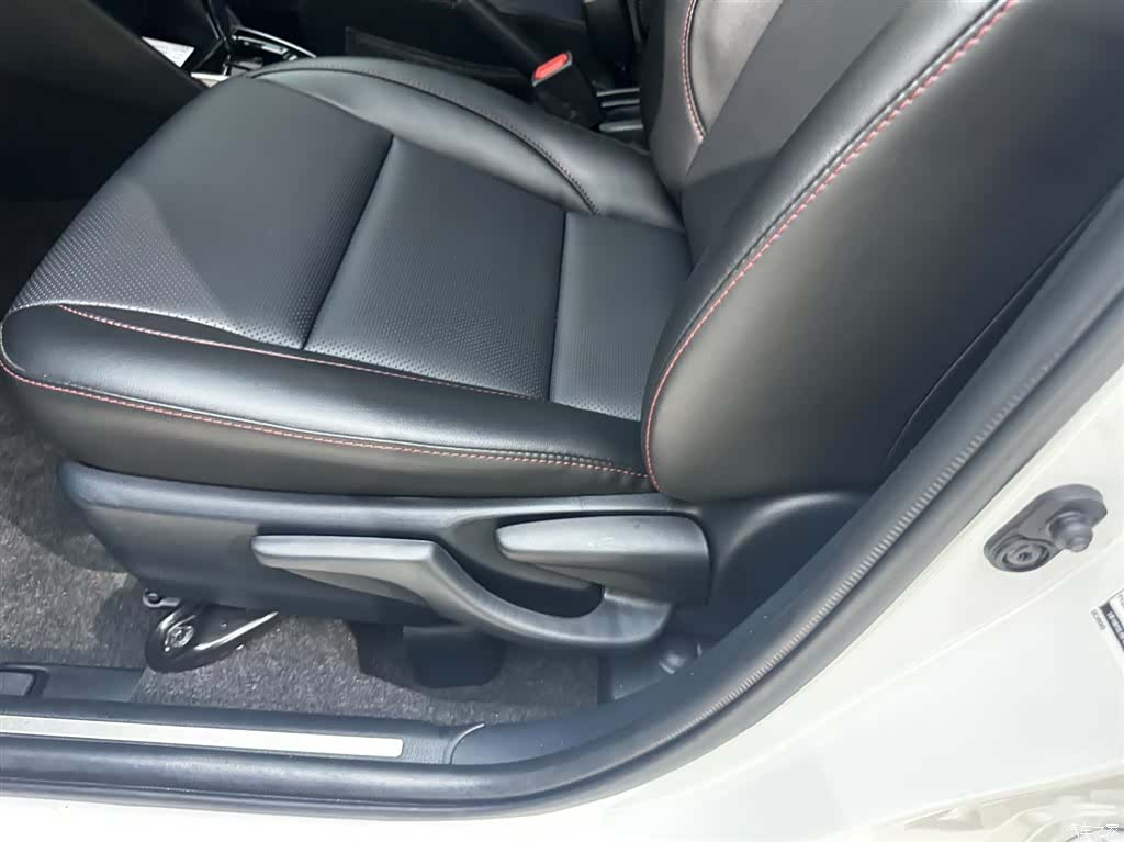 Toyota YARiS L, 2022 14