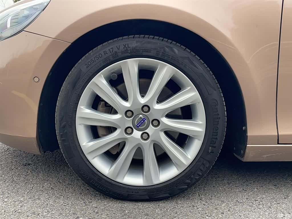 Volvo V40, 2014 17
