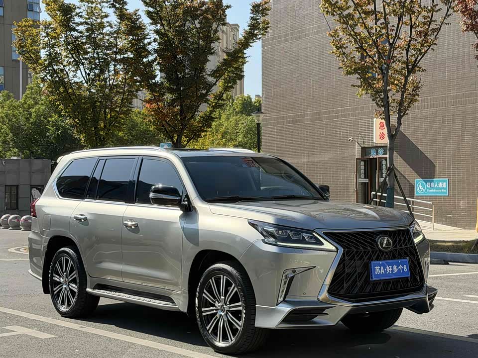 Lexus LX