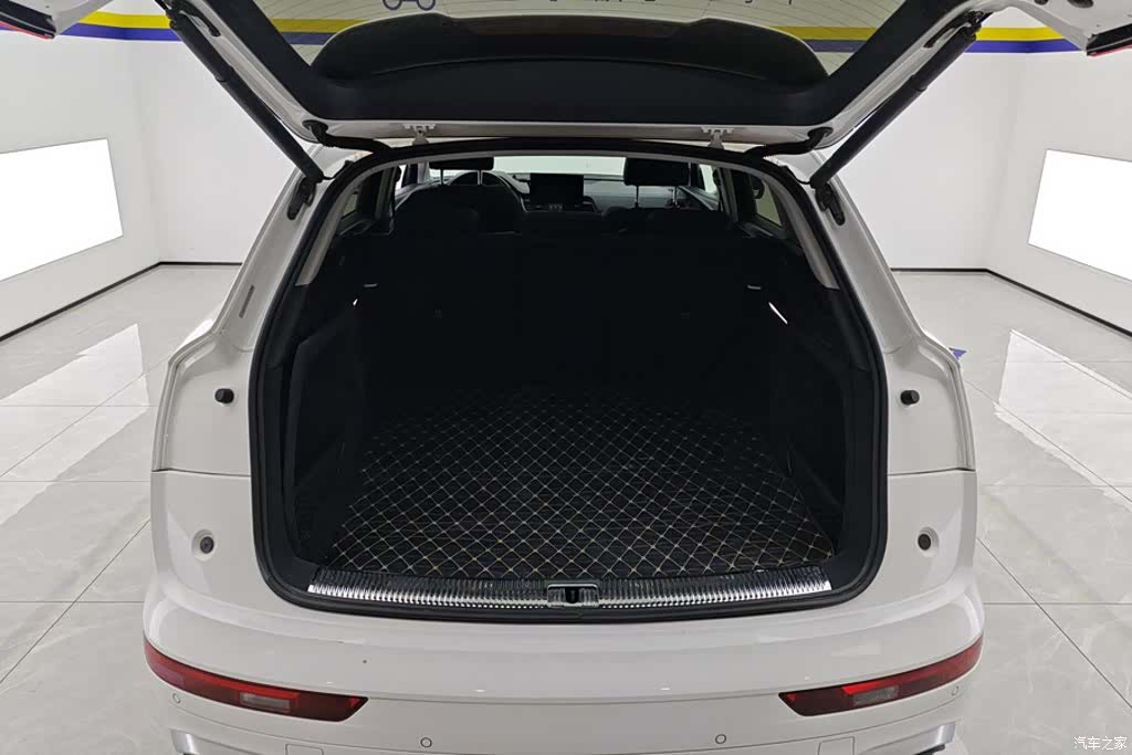 Audi Q5L, 2021 4