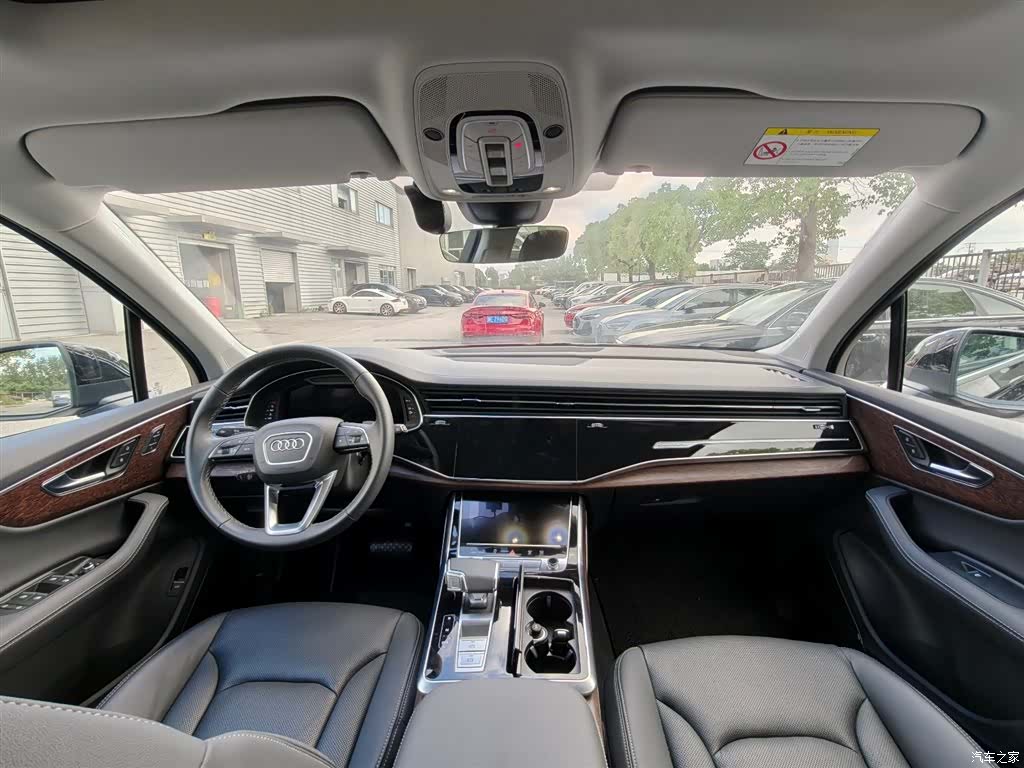 Audi Q7, 2025 14