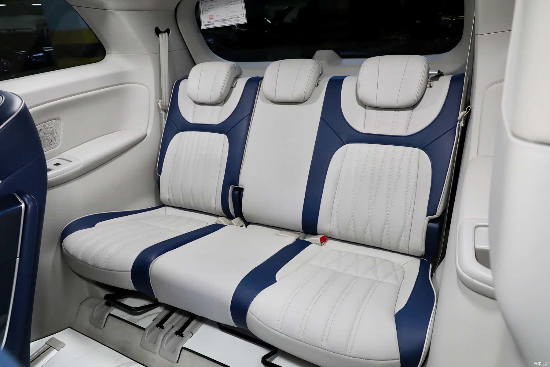 Roewe iMAX8, 2021 12