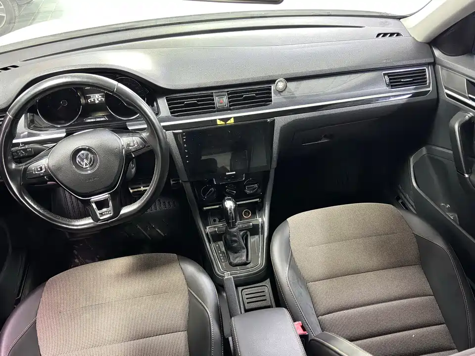 Volkswagen C-TREK Wei Collar