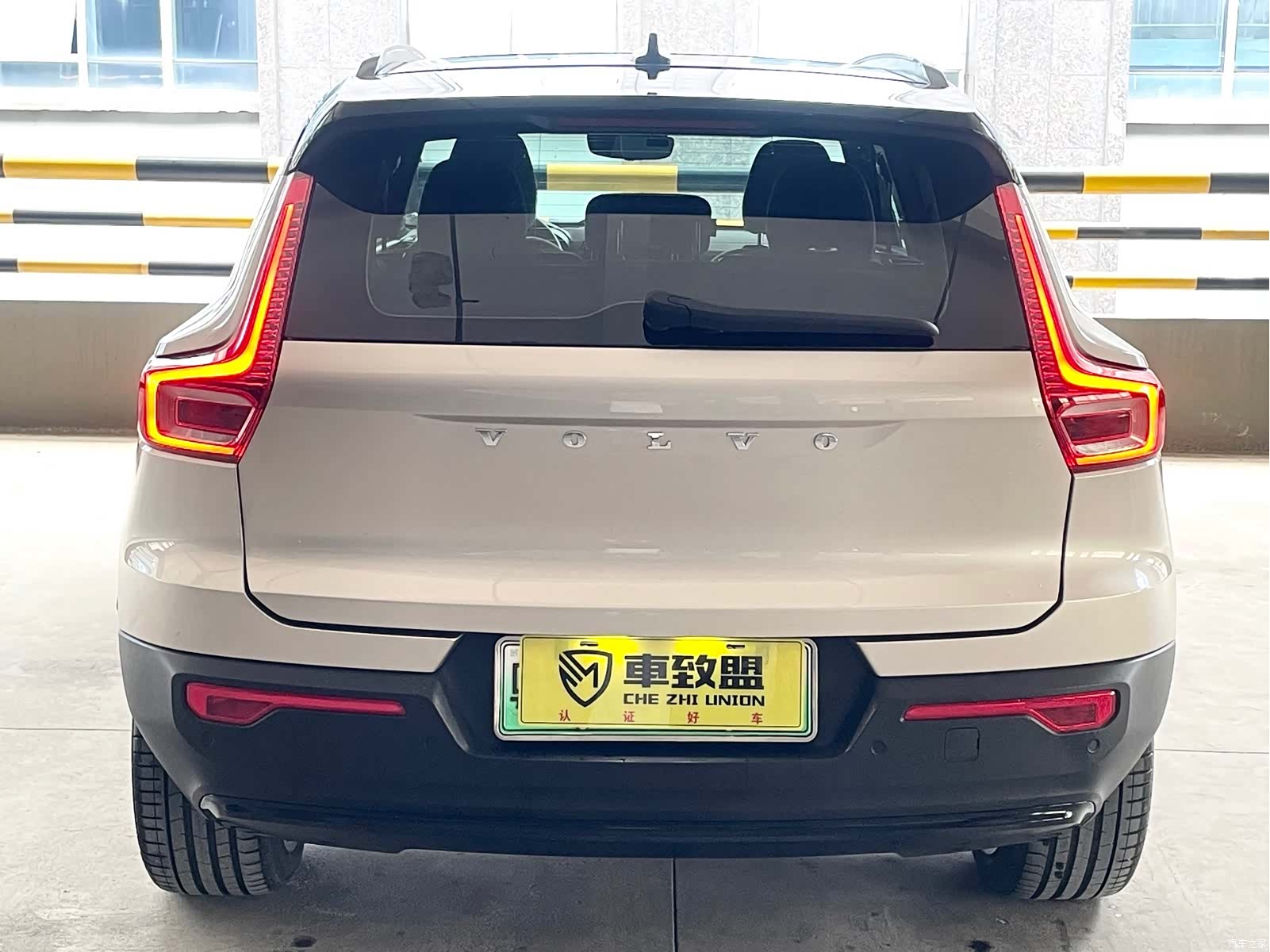 Volvo XC40, 2023 все фото