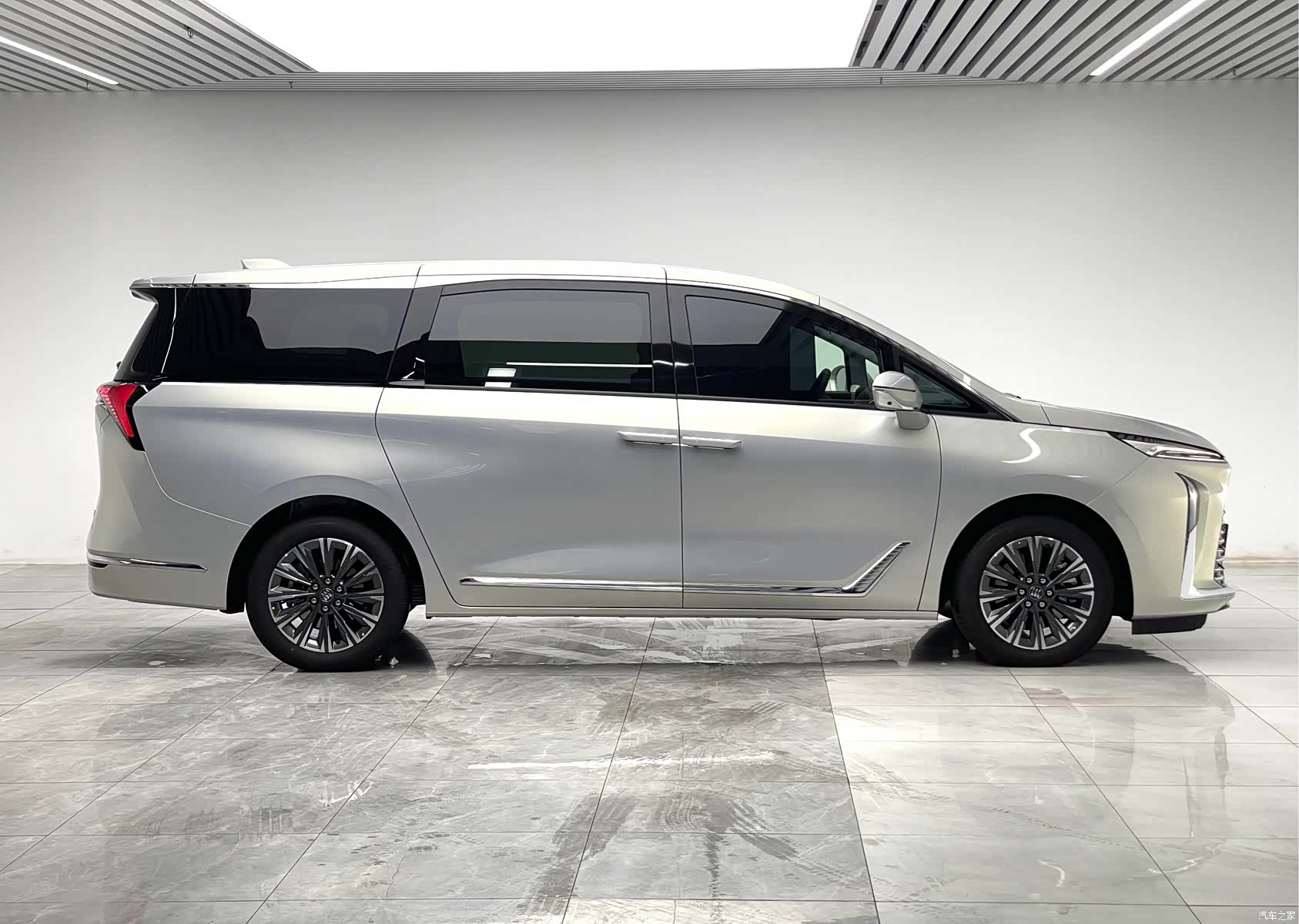 Buick GL8, 2025 8