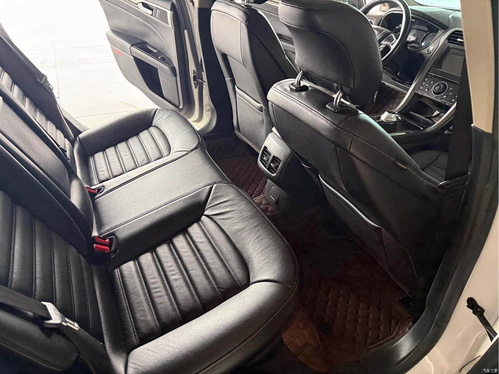 Ford Mondeo, 2018 10