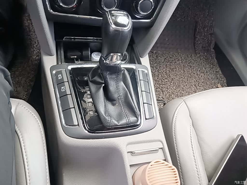 Skoda Superb, 2015 14