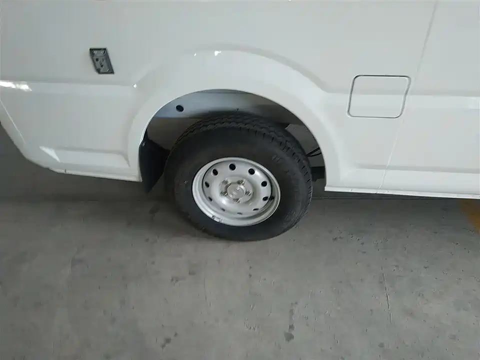 Dongfeng Yufeng EM27