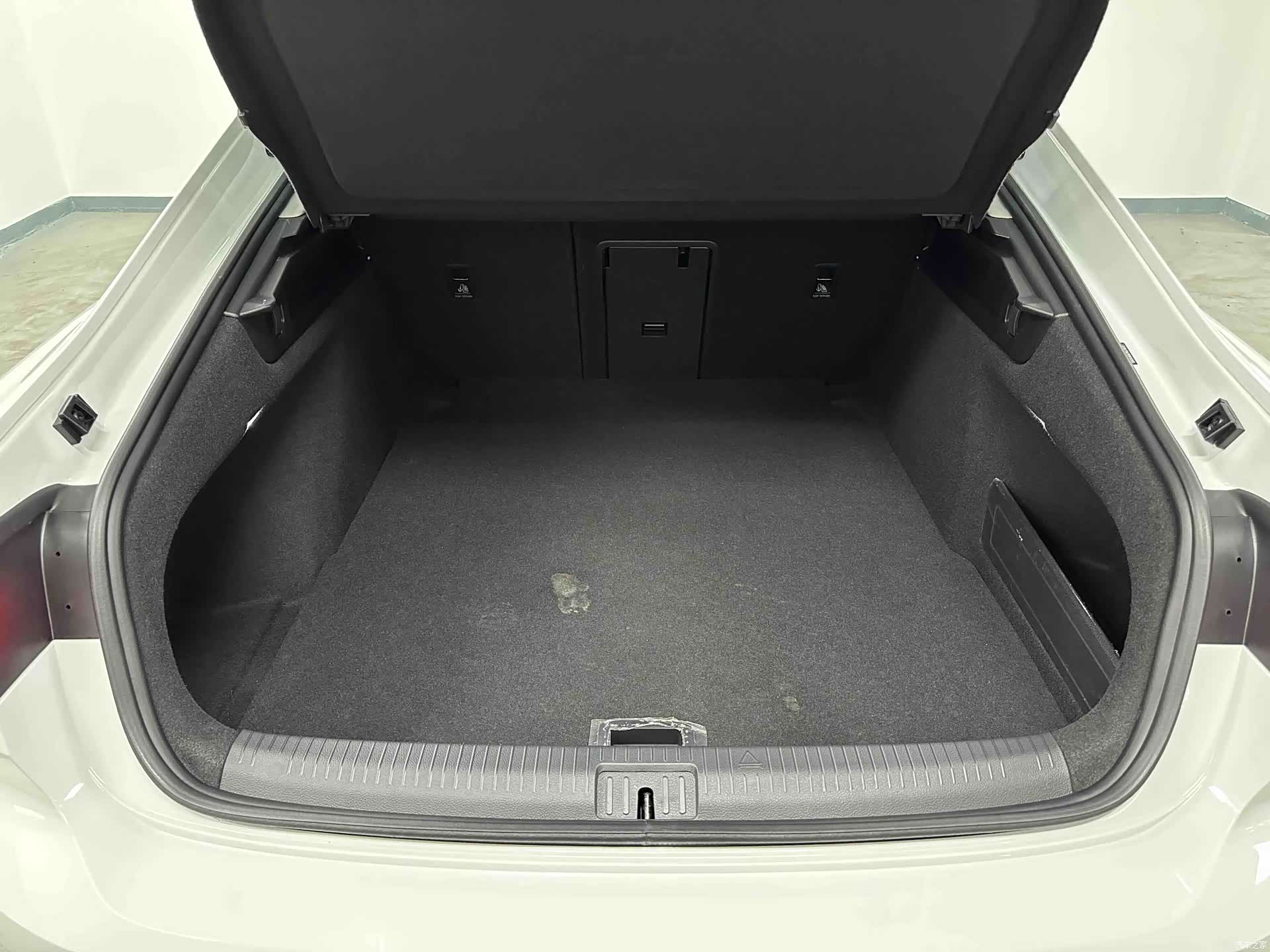 Volkswagen CC, 2025 15