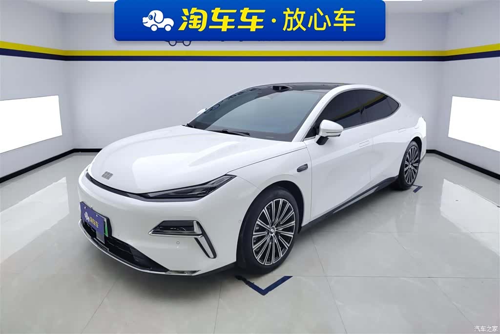 Geely 8, 2025 1
