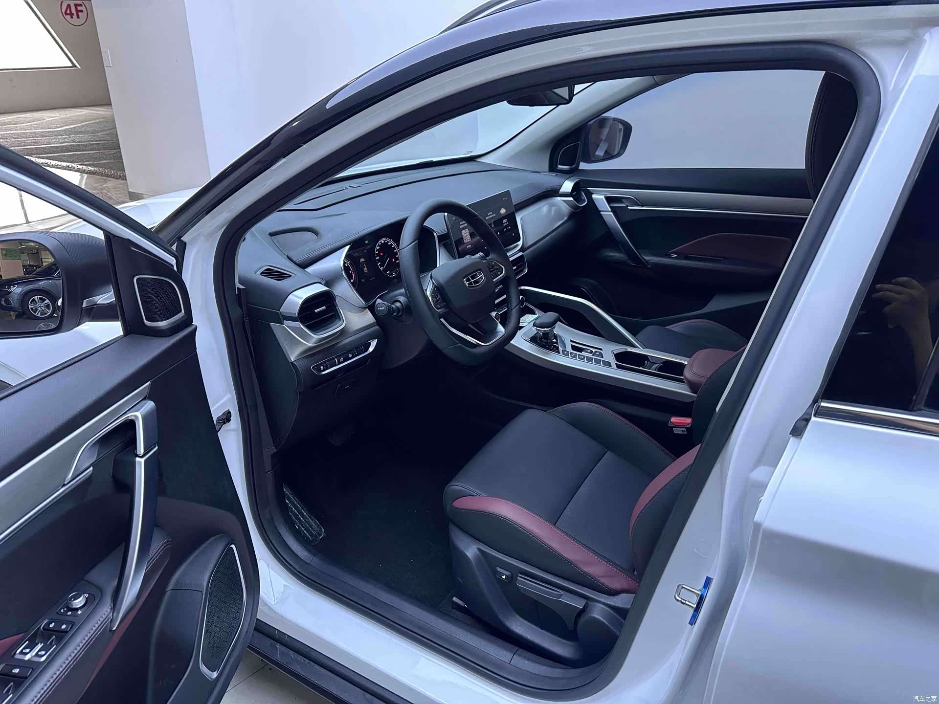 Geely Coolray, 2022 9