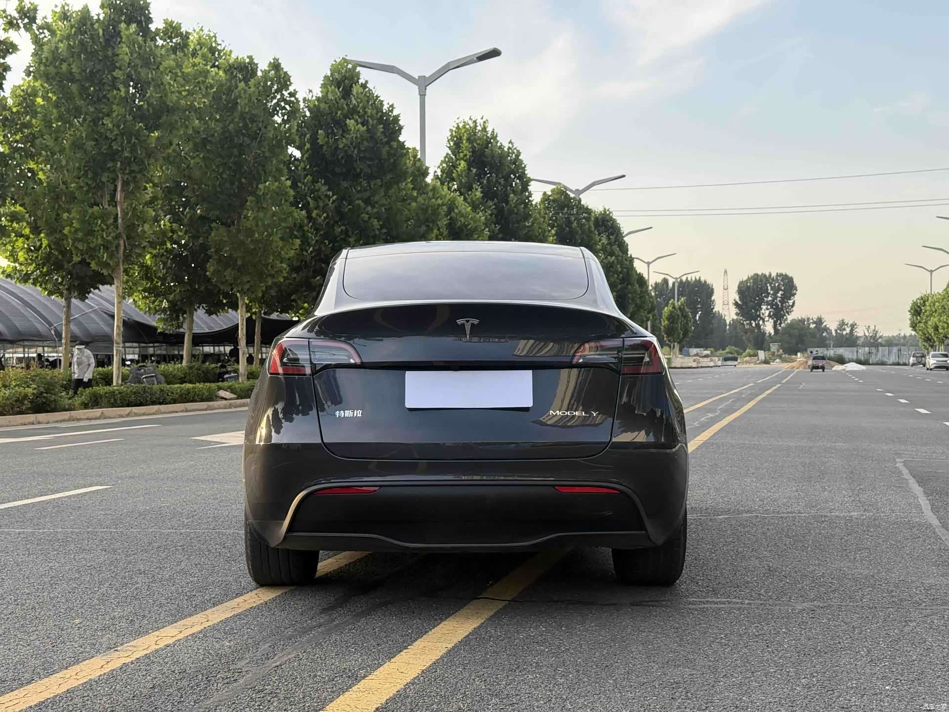 Tesla Model Y, 2024 8