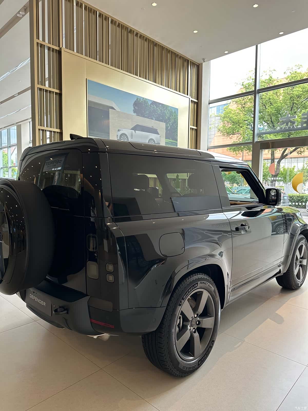 Land Rover Defender, 2025 8