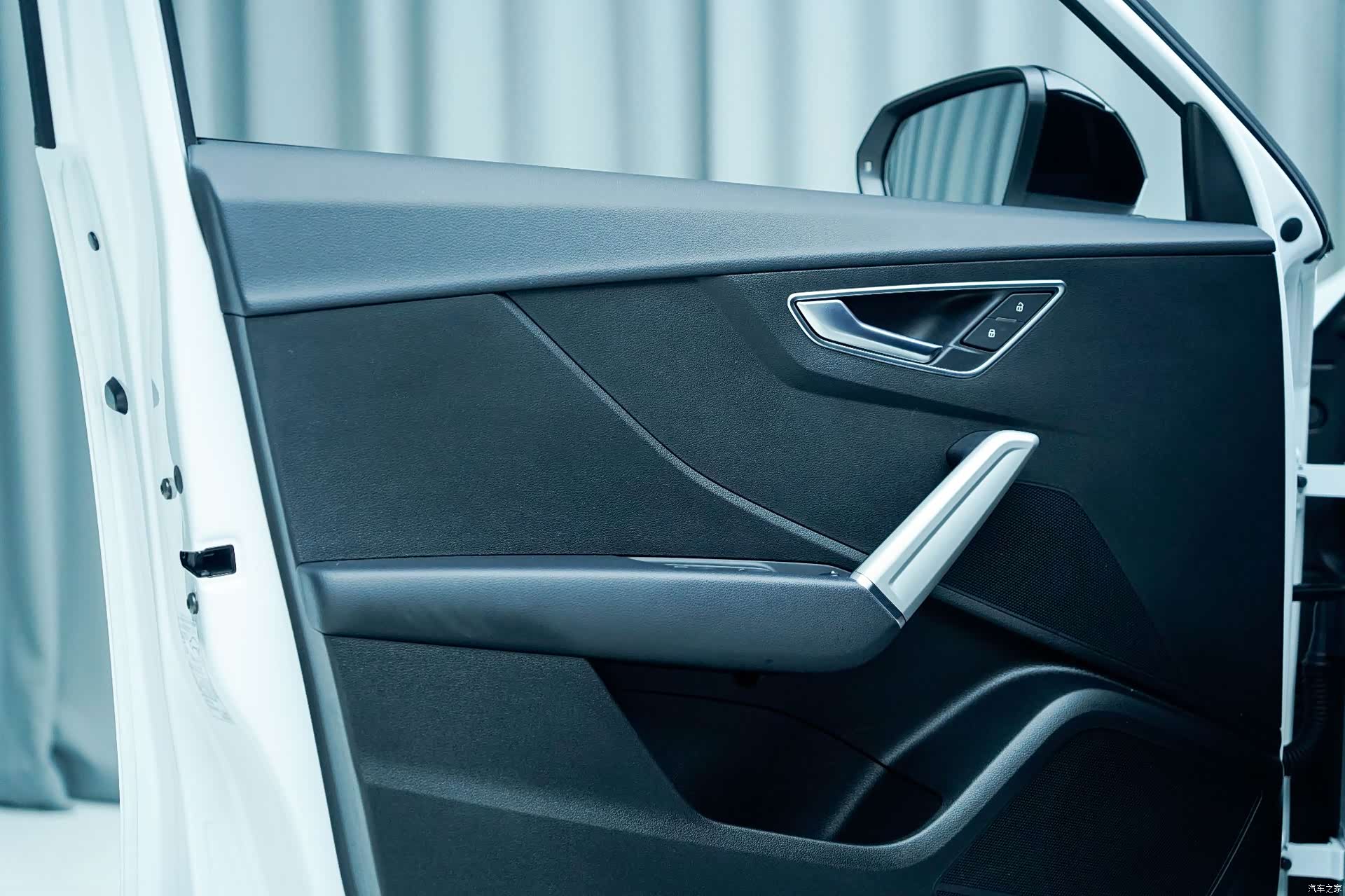 Audi Q2L, 2020 8