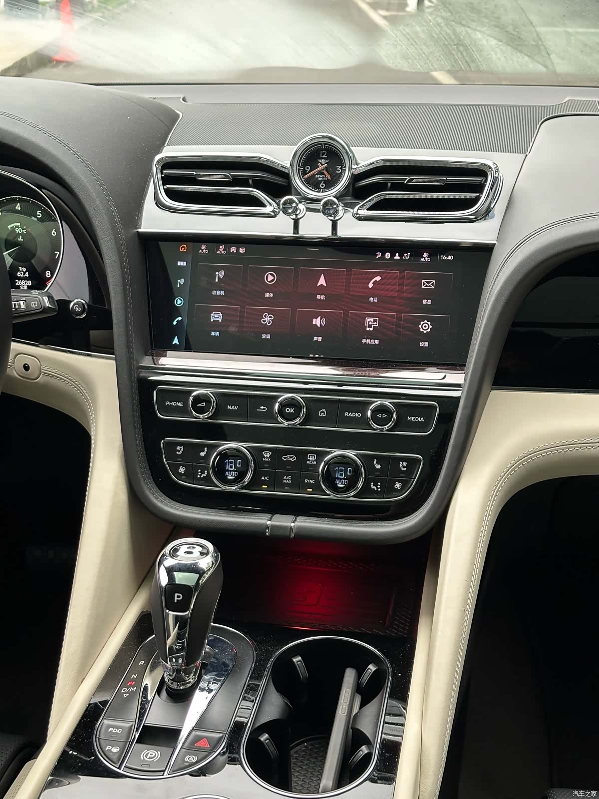 Bentley Bentayga, 2023 19