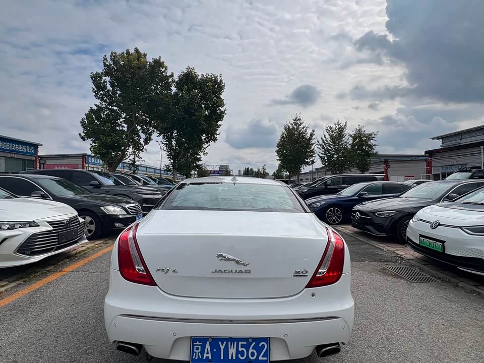 Jaguar XJ