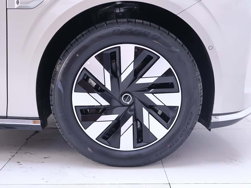 Volvo EM90, 2024 6