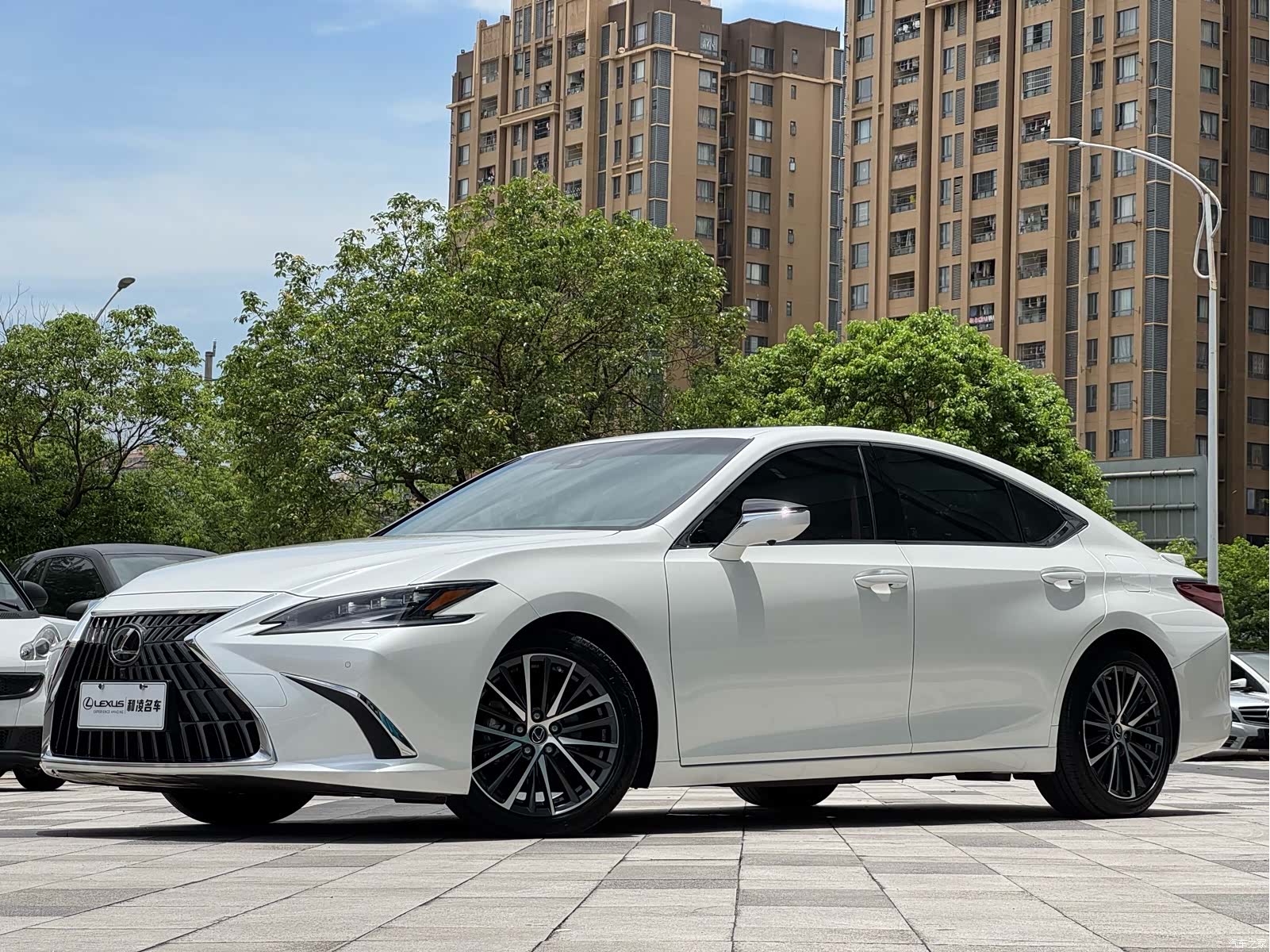 Lexus ES, 2023 1