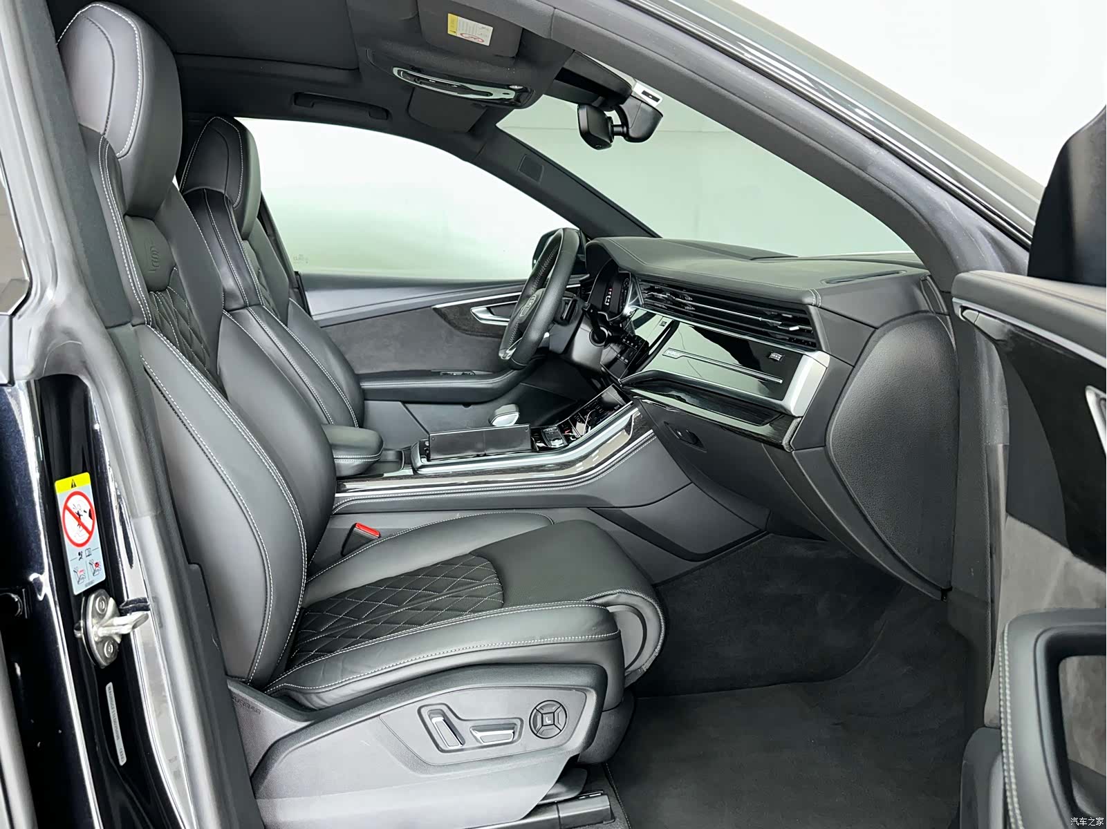 Audi Q8, 2020 11