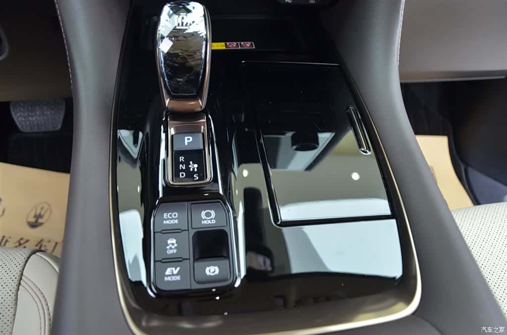 Toyota Vellfire, 2026 12