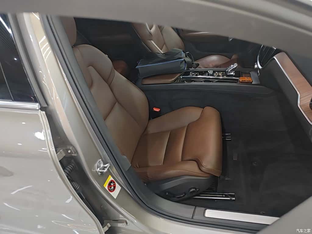 Volvo S60, 2022 25
